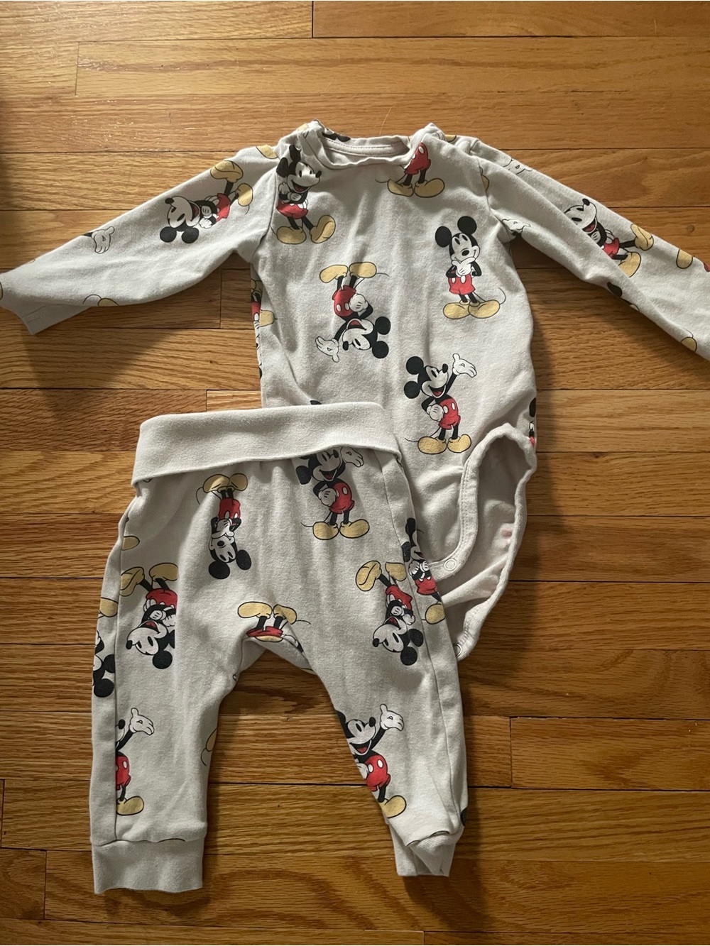 H&M Baby Mickey Mouse 2 piece set size 2-4 months